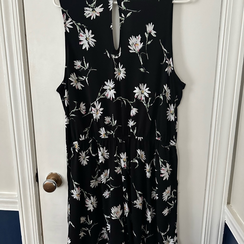 Sleeveless romper with pockets